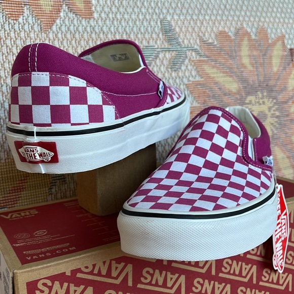 Vans Classic Slip-0n
(Checkerboard) Fuchsia Re VN000XG8AZY
Men’s Sneakers - Picture 10 of 16